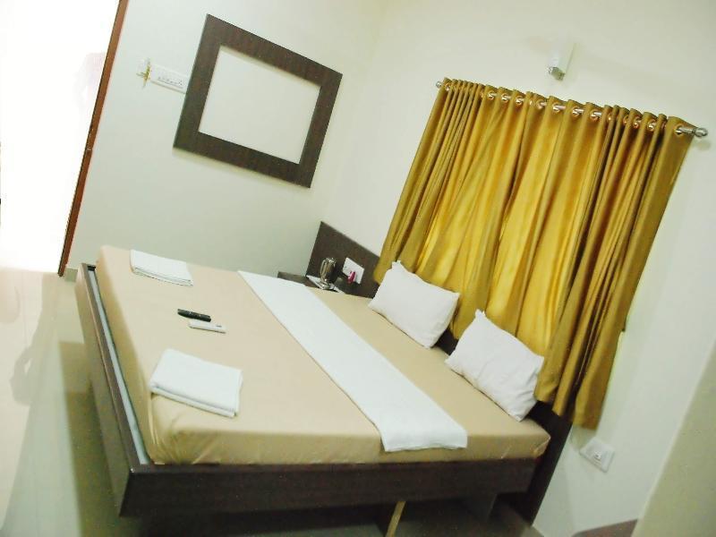 Hotel Pon Amutha Karur  Экстерьер фото